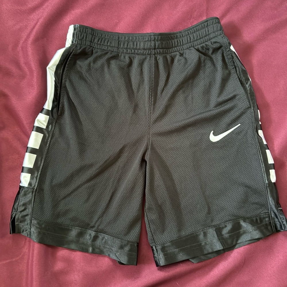Nike black boys size L shorts